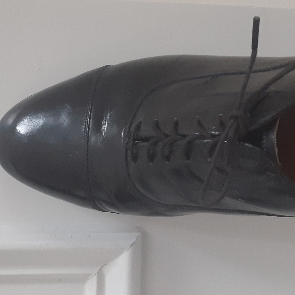 Shoes - Picture 6 of 8